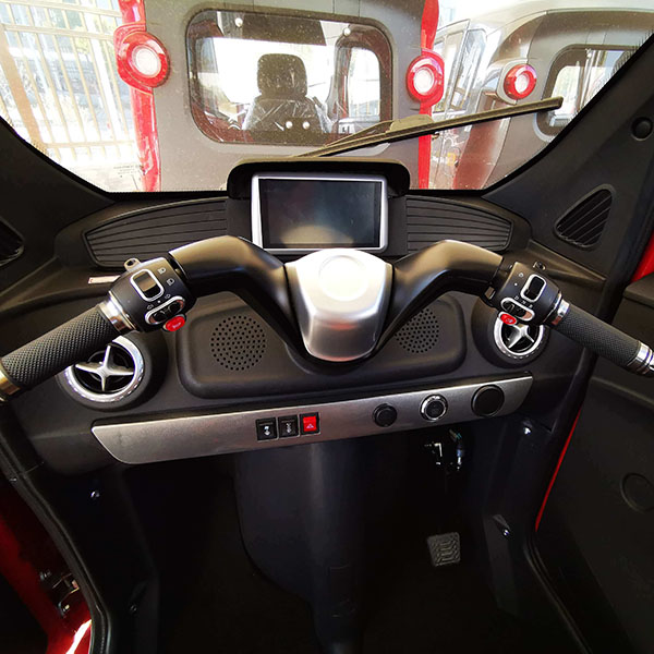 Fully enclosed electric cabin trike